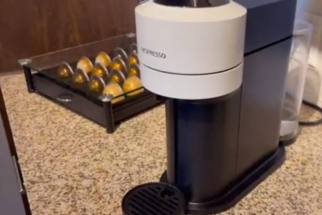 Nespresso vertuo next machine with pods